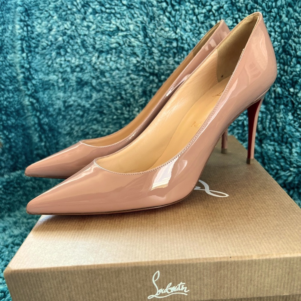 ⭐️⭐️⭐️ PRICE DROP ⭐️⭐️⭐️ AUTHENTIC Louboutin Kate pumps with matching belt